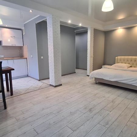 Apartaments On Vulytsia Heroiv Ato 32 Krzywy Róg Zewnętrze zdjęcie