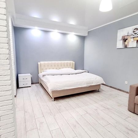 Apartaments On Vulytsia Heroiv Ato 32 Krzywy Róg Zewnętrze zdjęcie