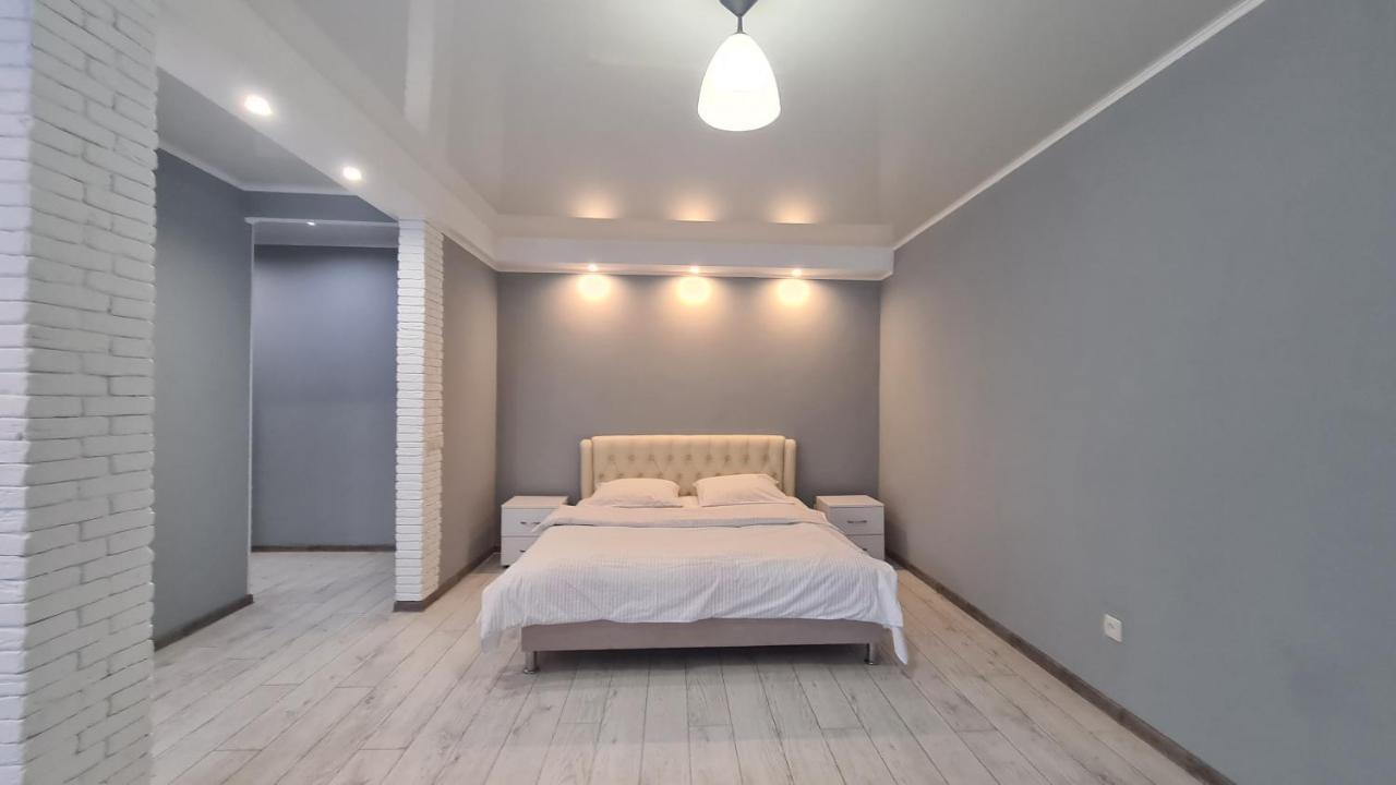 Apartaments On Vulytsia Heroiv Ato 32 Krzywy Róg Zewnętrze zdjęcie