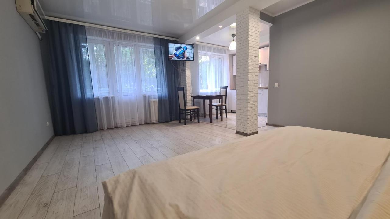 Apartaments On Vulytsia Heroiv Ato 32 Krzywy Róg Zewnętrze zdjęcie