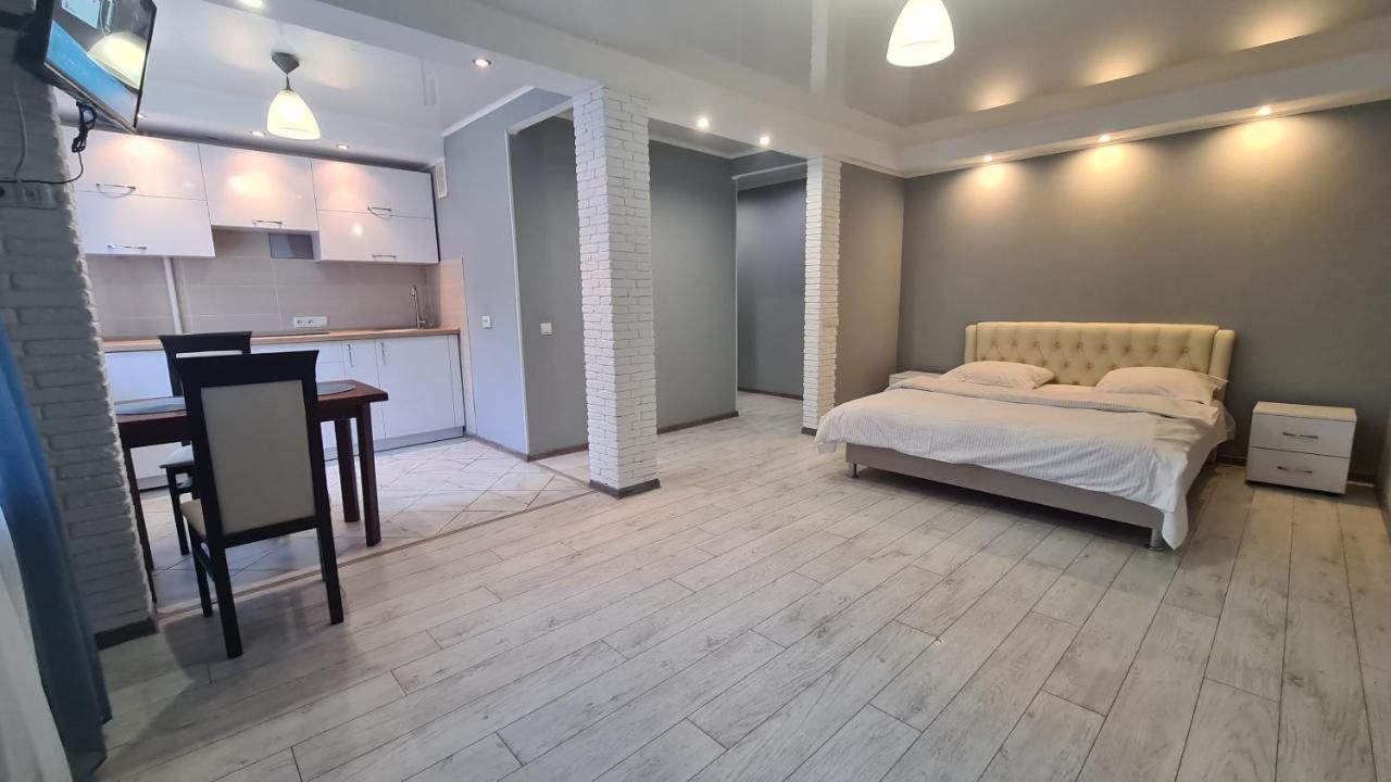 Apartaments On Vulytsia Heroiv Ato 32 Krzywy Róg Zewnętrze zdjęcie